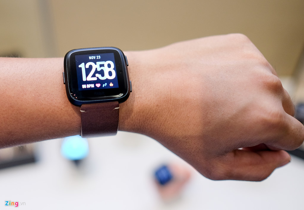 Fitbit Versa ra mắt tại VN: Thời trang, pin 4 ngày giá 5,5 triệu